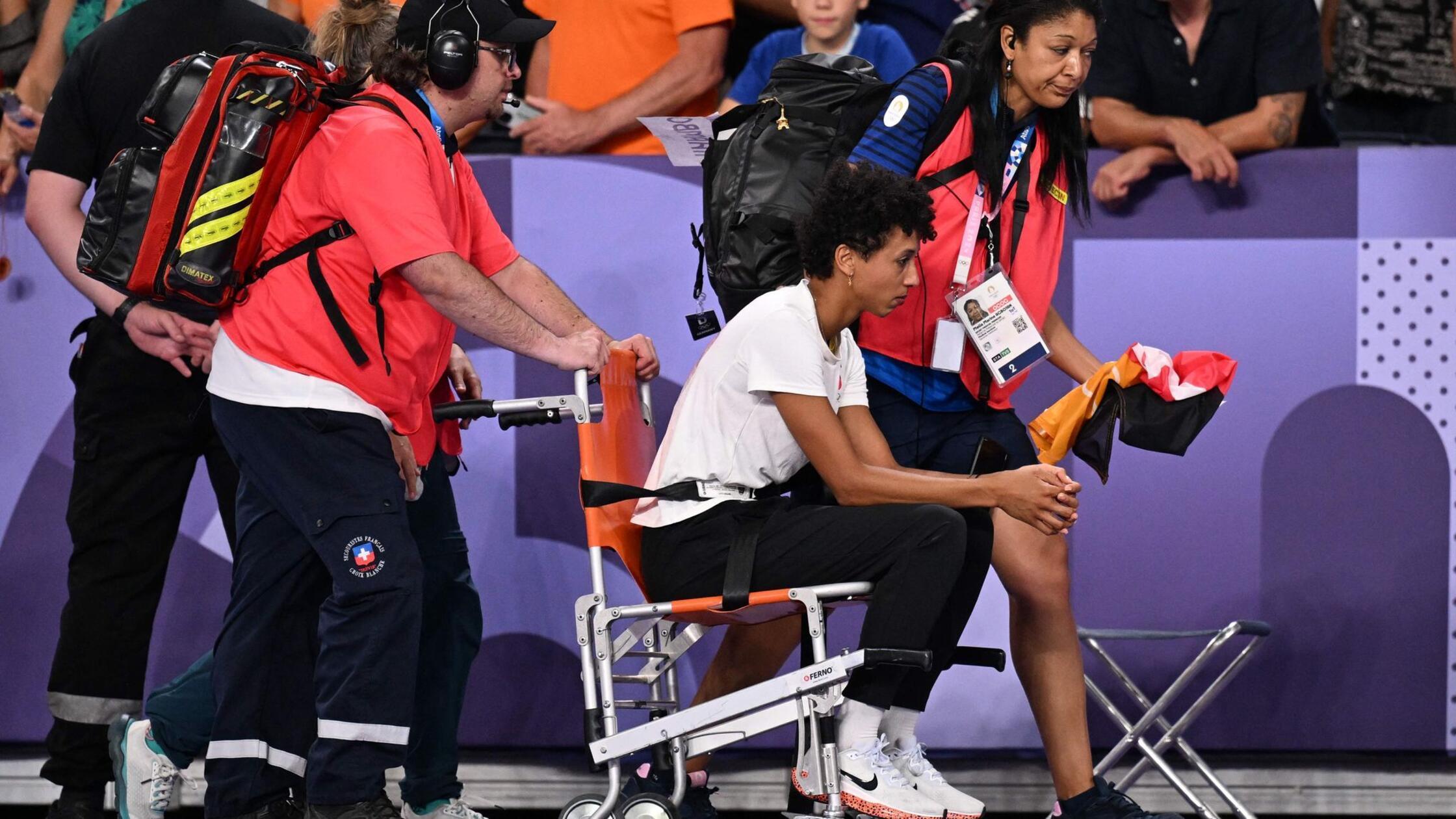 Atemprobleme: Stolze Mihambo weint nach Silber im Rollstuhl