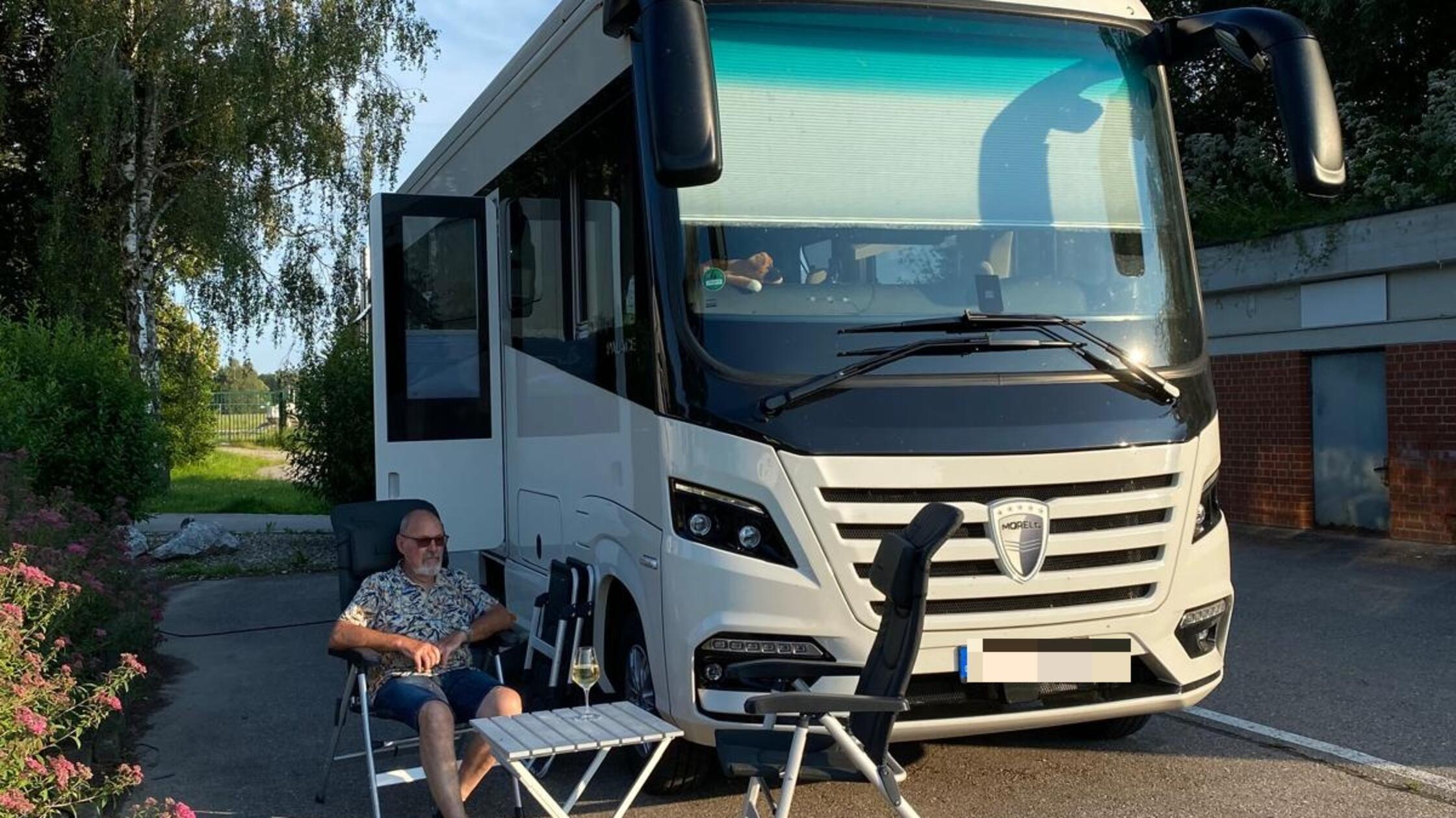 &bdquo;Da kommen die Appartement-Fahrer&ldquo;: Ehepaar g&ouml;nnt sich ein viertes Luxus-Wohnmobil aus Schl&uuml;sselfeld