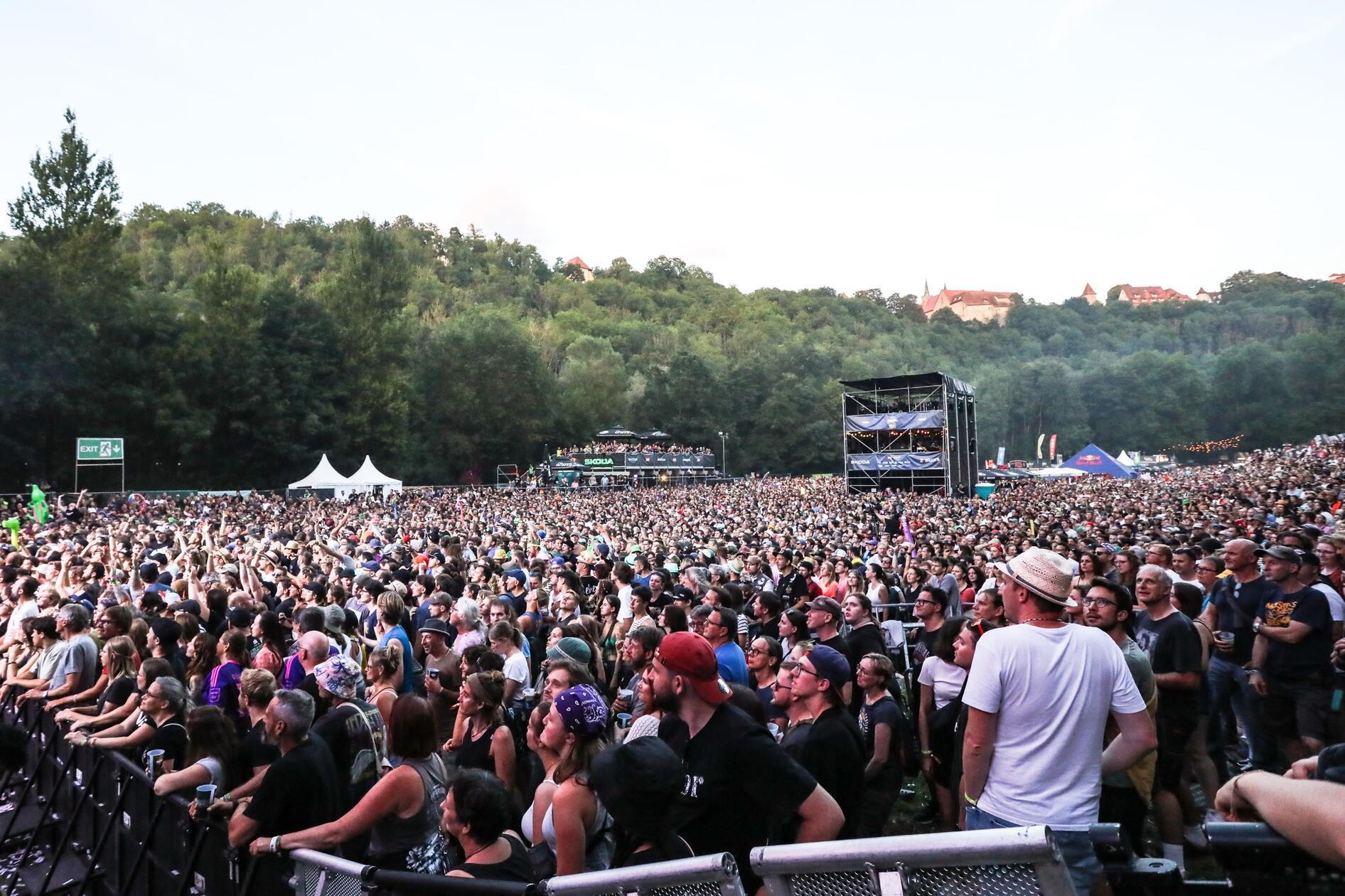 Die Gruppe gehört zu den kommerziell erfolgreichsten Bands aus dem Genre.