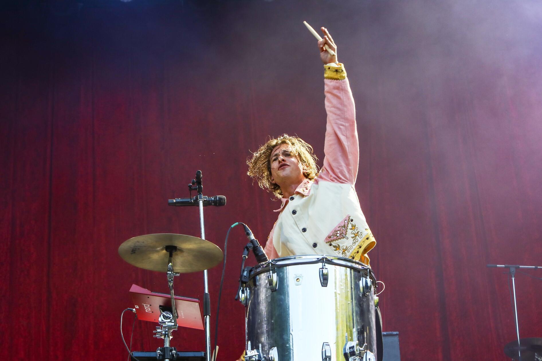 Giant Rooks heizen dem Publikum ein.