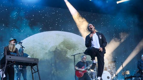 Bosse heizt dem Festival-Publikum ein.