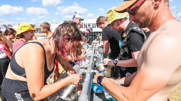 Denn: Zum Glück spielt das Wetter an diesem Festivalwochenende mehr als mit.