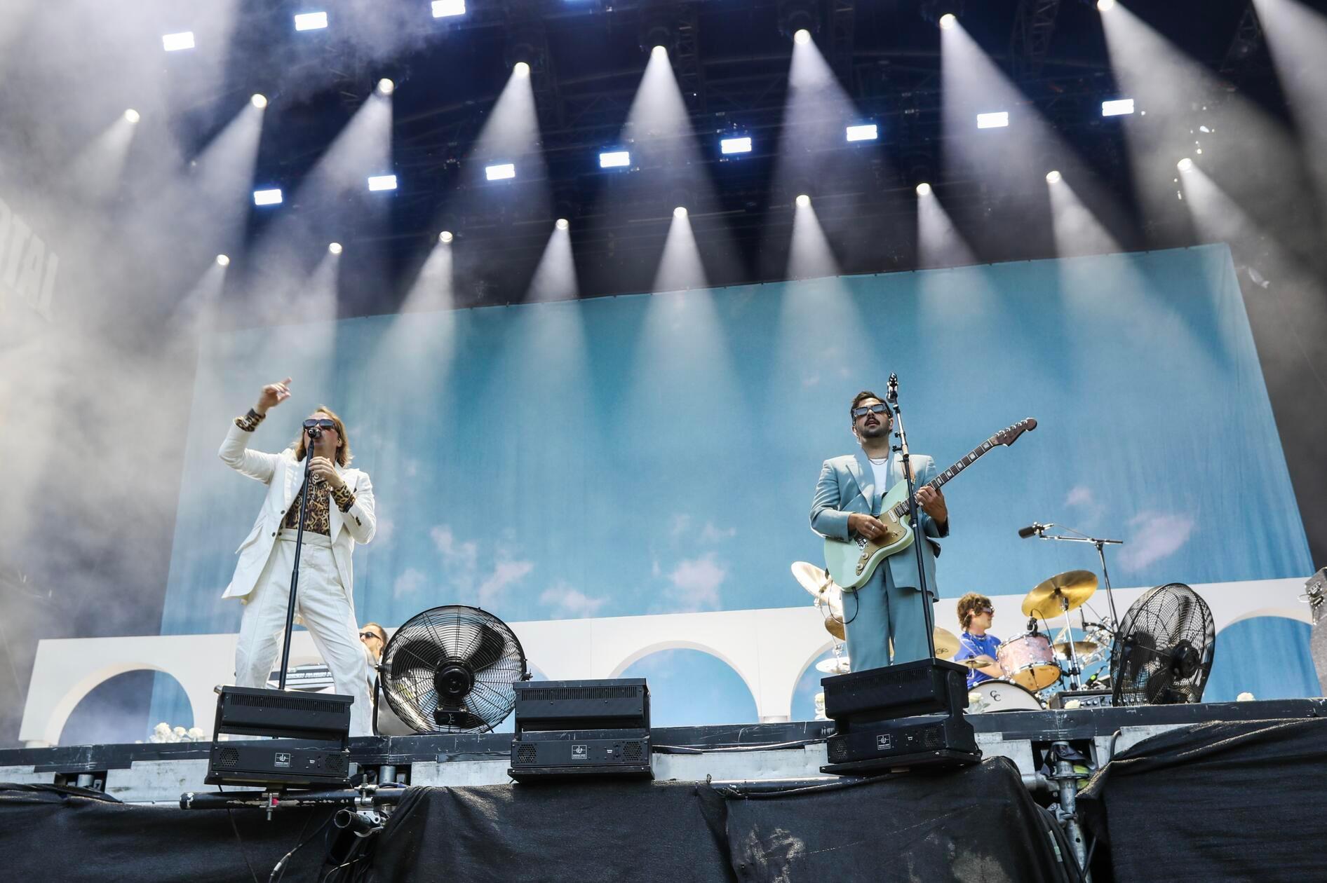 Er und seine "Boys" heizen den Zuschauern ordentlich ein...