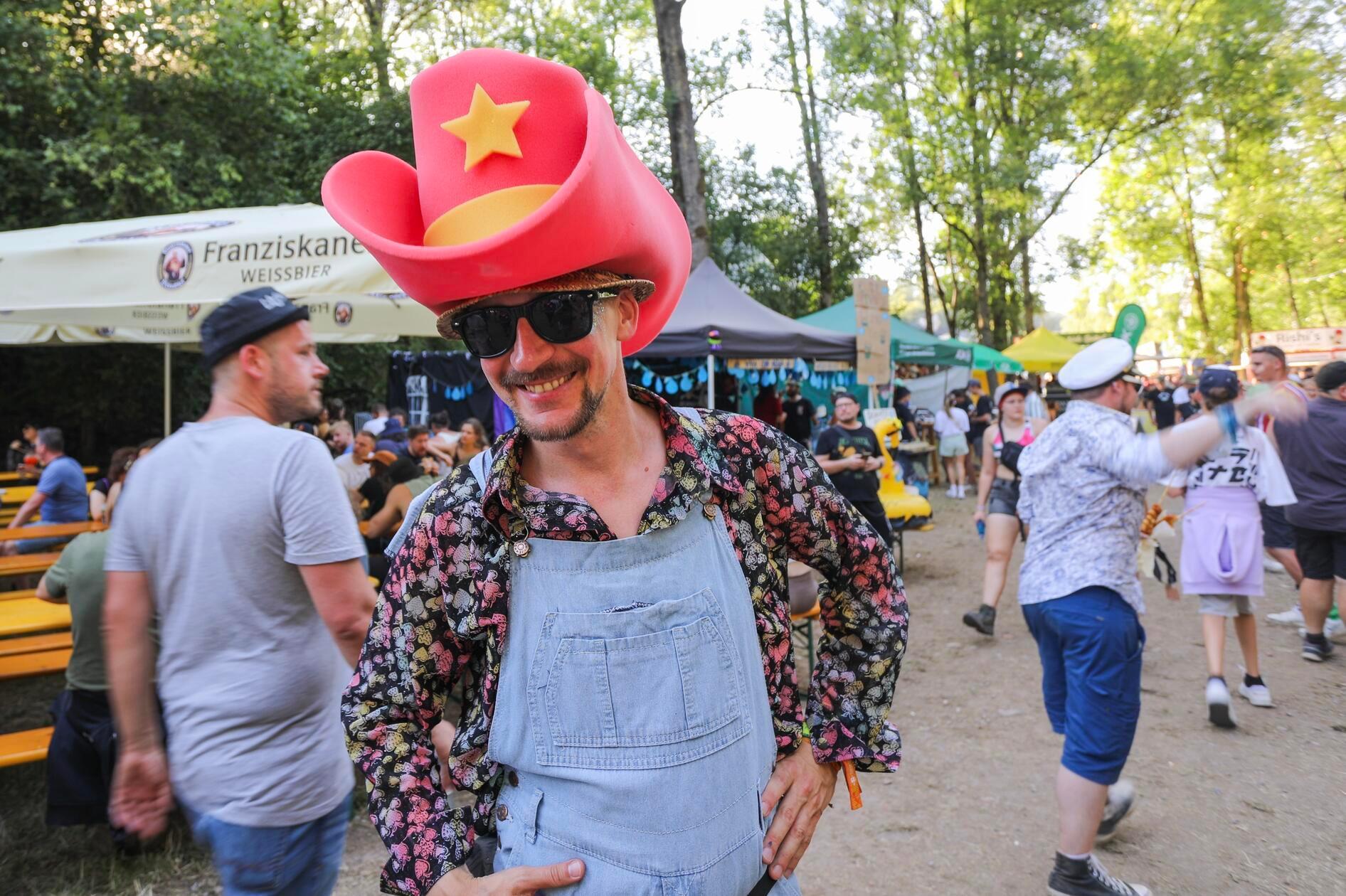 ...und die bizarrsten Hüte.