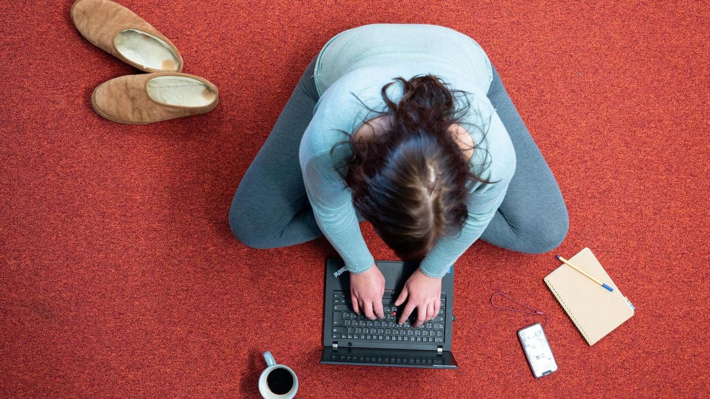 Homeoffice hat sich einer Studie zufolge in vielen Unternehmen fest etabliert. (Archivbild) Homeoffice hat sich einer Studie zufolge in vielen Unternehmen fest etabliert. (Archivbild)