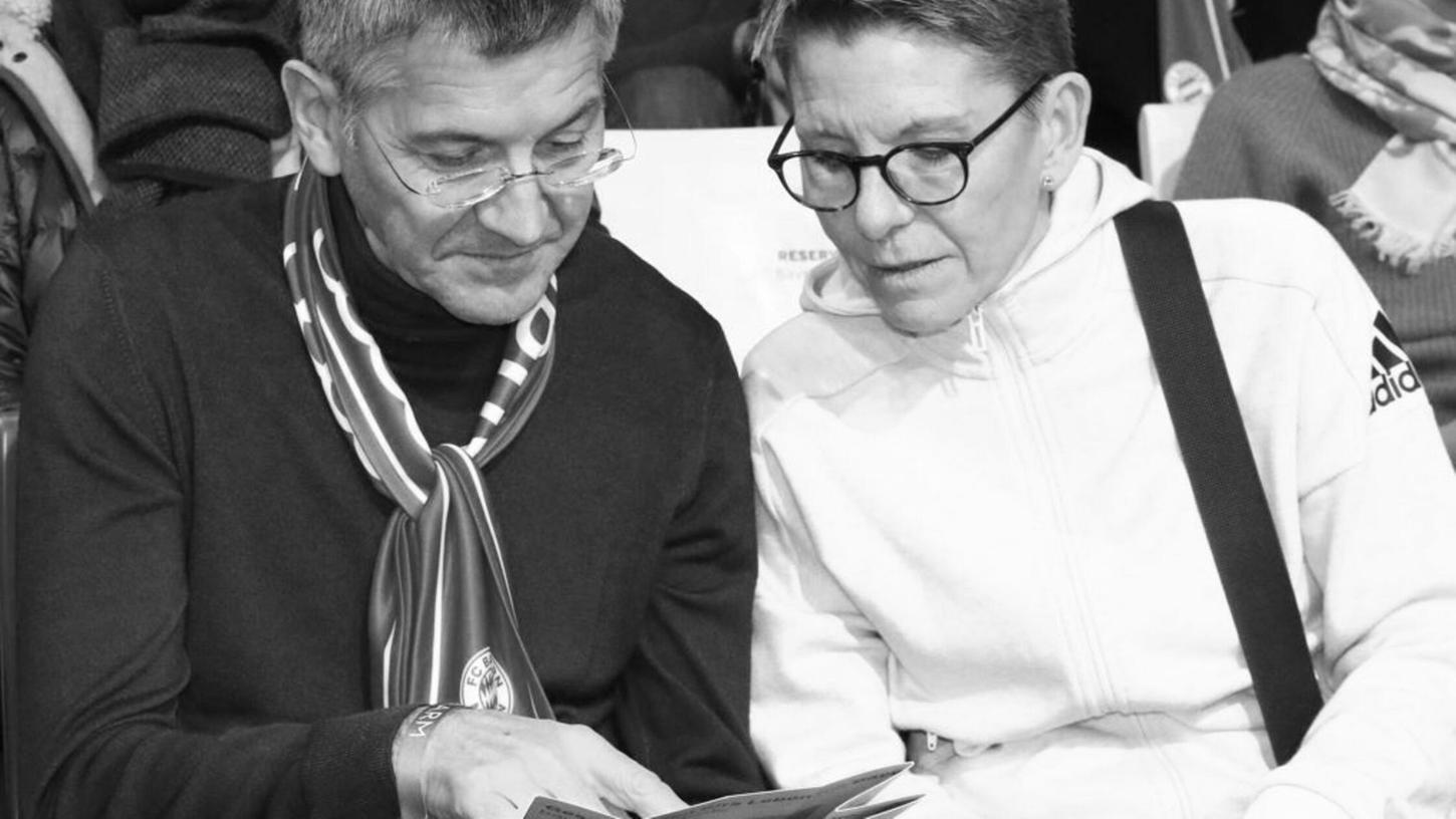 Herbert Hainer und Frau Angelika im Jahre 2019 während eines Basketballspiels des FC Bayern München. (Archivbild) Herbert Hainer und Frau Angelika im Jahre 2019 während eines Basketballspiels des FC Bayern München. (Archivbild)