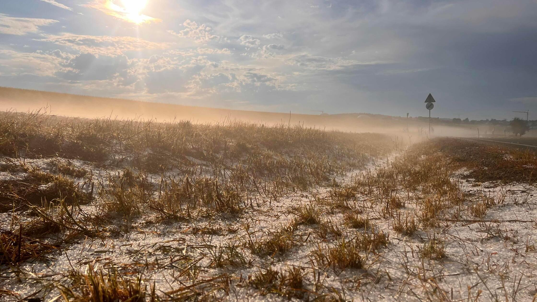 DWD warnt vor Gewittern &uuml;ber Mittelfranken - Hagel und Temperatursturz im Landkreis Ansbach