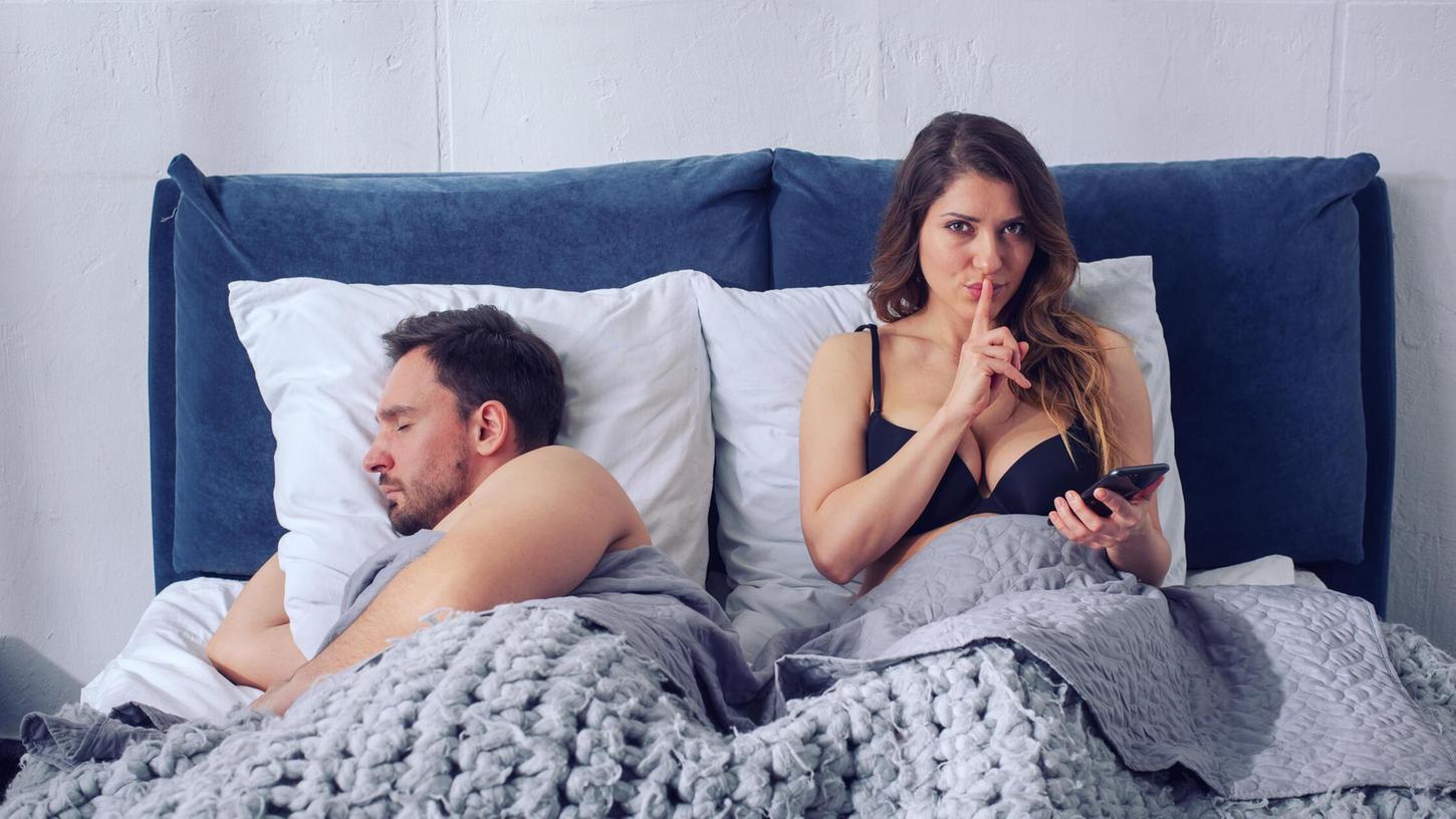 Ein Seitensprung einer jungen Frau hat in Stralsund einen Polizeieinsatz ausgelöst. (Symbolbild) Ein Seitensprung einer jungen Frau hat in Stralsund einen Polizeieinsatz ausgelöst. (Symbolbild)