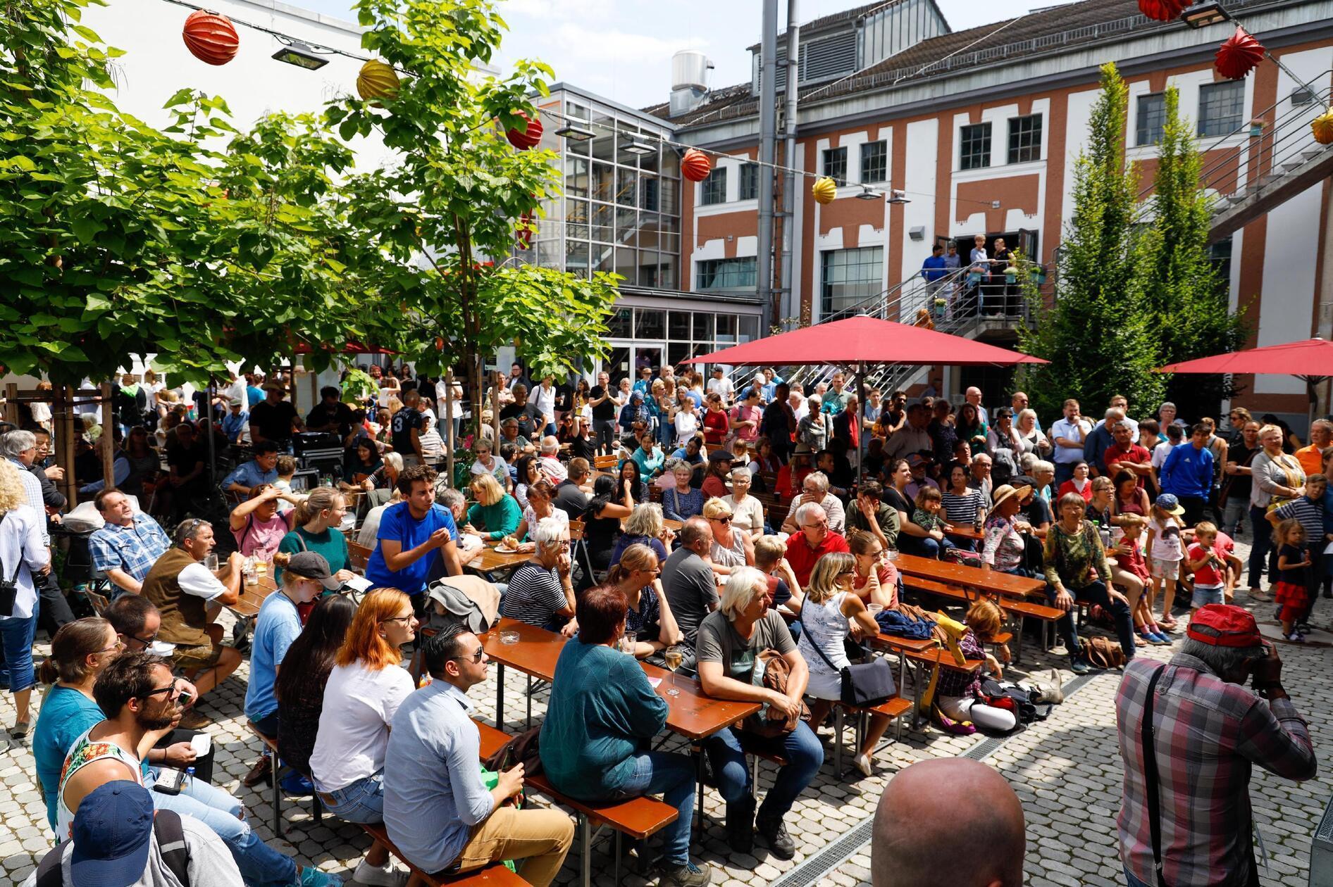 Im E-Werk findet am Sonntag, 18. August, die Latin Garden Fiesta statt. Um 15 Uhr geht es los und es läuft Latin-Music wie Salsa, Bacchata und Merengue.