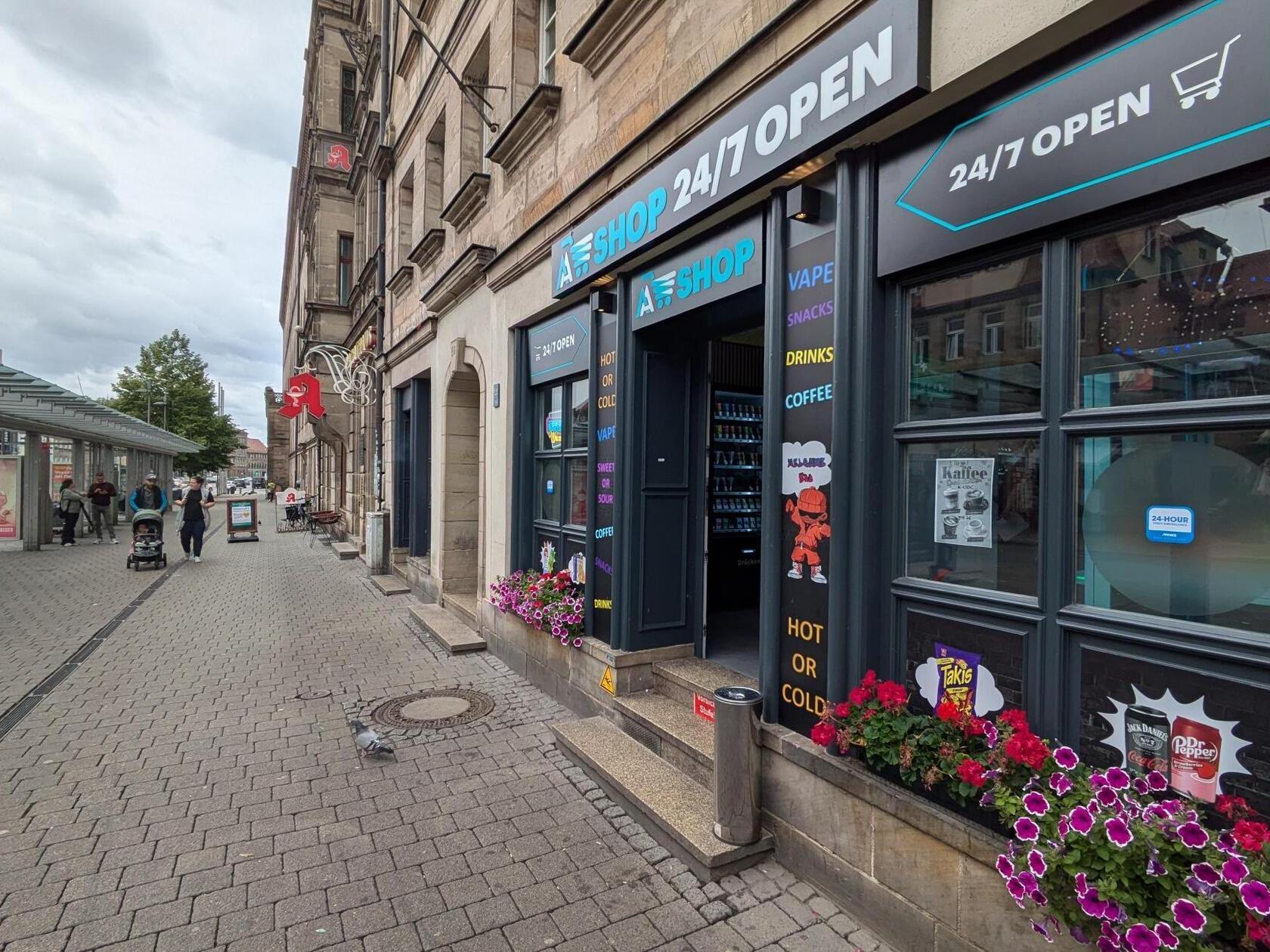 Automatenladen "Shop 24/7 Open" in Frther Knigstrae erffnet Automatenladen "Shop 24/7 Open" in Frther Knigstrae erffnet