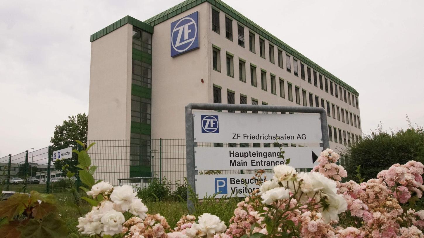 Die Firma ZF (im Bild das Werk in Auerbach) investiert 2024 trotz rezessiver Tendenzen in zukunftsweisende Bereiche. Die Firma ZF (im Bild das Werk in Auerbach) investiert 2024 trotz rezessiver Tendenzen in zukunftsweisende Bereiche.