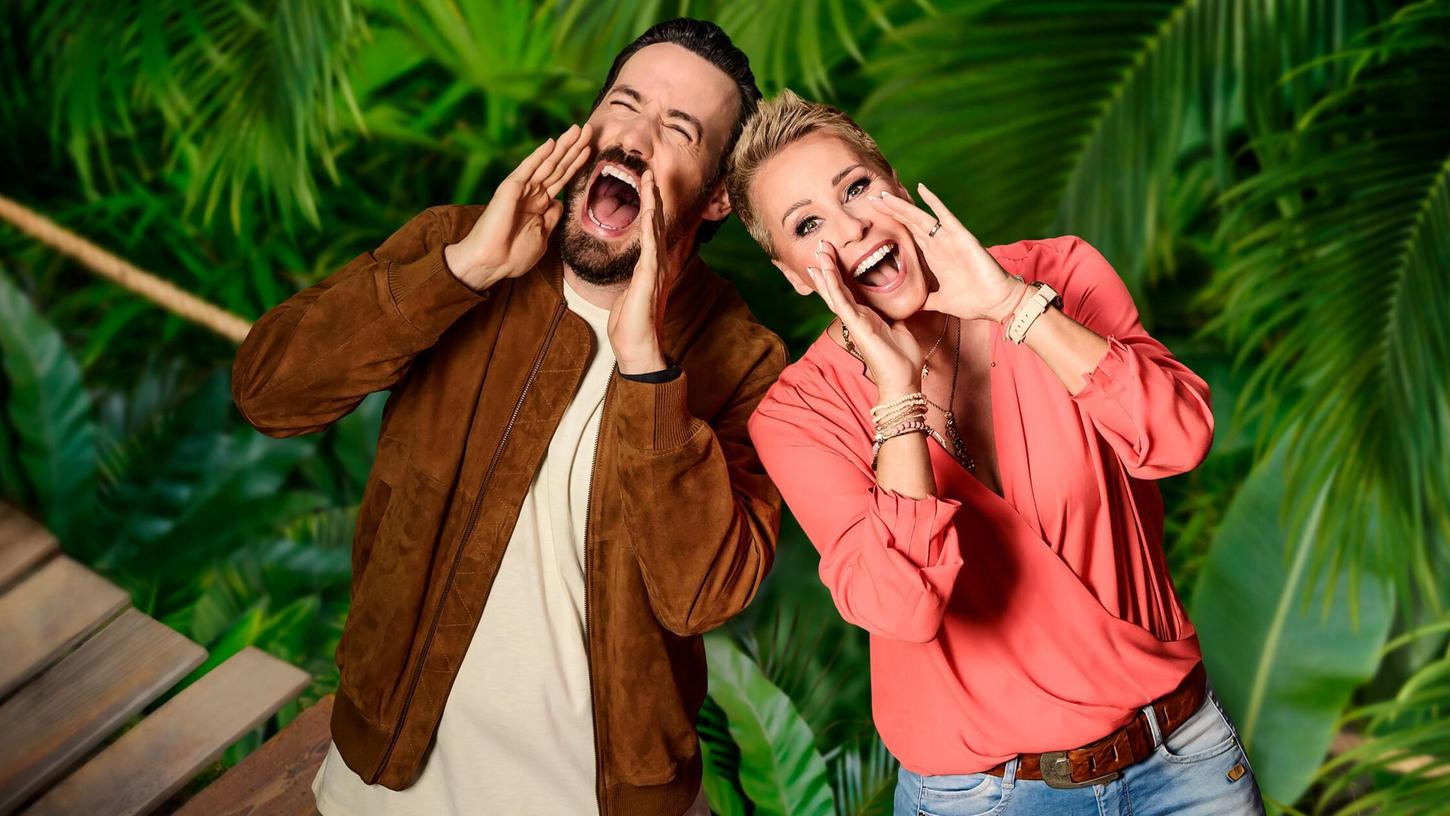 Eigentlich ein altbewährtes Moderations-Duo: Jan Köppen und Sonja Zietlow. Zum Dschungel-Auftakt begrüßt die 56-Jährige allerdings erstmals die Stars allein. Eigentlich ein altbewährtes Moderations-Duo: Jan Köppen und Sonja Zietlow. Zum Dschungel-Auftakt begrüßt die 56-Jährige allerdings erstmals die Stars allein.