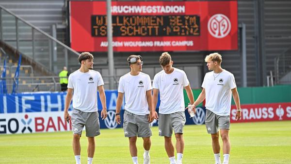 Nicht dabei in dieser Pokalrunde - wie auch in den kommenden zwei Spielen im Wettbewerb - ist Noel Futkeu, der in der Partie gegen den FC Homburg im letzten Jahr glatt Rot gesehen hatte.