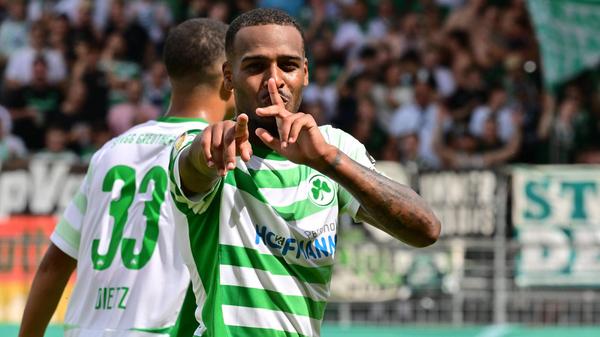 Letztlich ist es für die Spielvereinigung ein verdienter Sieg ohne den ganz großen Glanz. In der Liga geht es nächste Woche am Samstag, 24. August, daheim gegen Paderborn weiter, im DFB-Pokal in Runde zwei am Wochenende des 29. und 30. Oktobers. Der Gegner steht dafür freilich noch nicht fest.