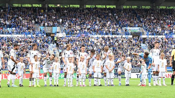 Miroslav Klose wechselt für diese Pokalpartie kräftig durch. Neu in der Startelf sind neben den Routiniers Mathenia und Valentini auch die Neuzugänge Villadsen und Sevcik.