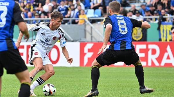 Der Club kommt gut in die Partie - und geht früh in Führung...