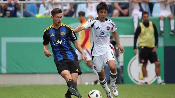 So scheitert unter anderem Club-Stürmer Kanji Okunuki nach einem beherzten Solo-Lauf mit seinem Linksschuss doch noch am Torwart der Saarländer.