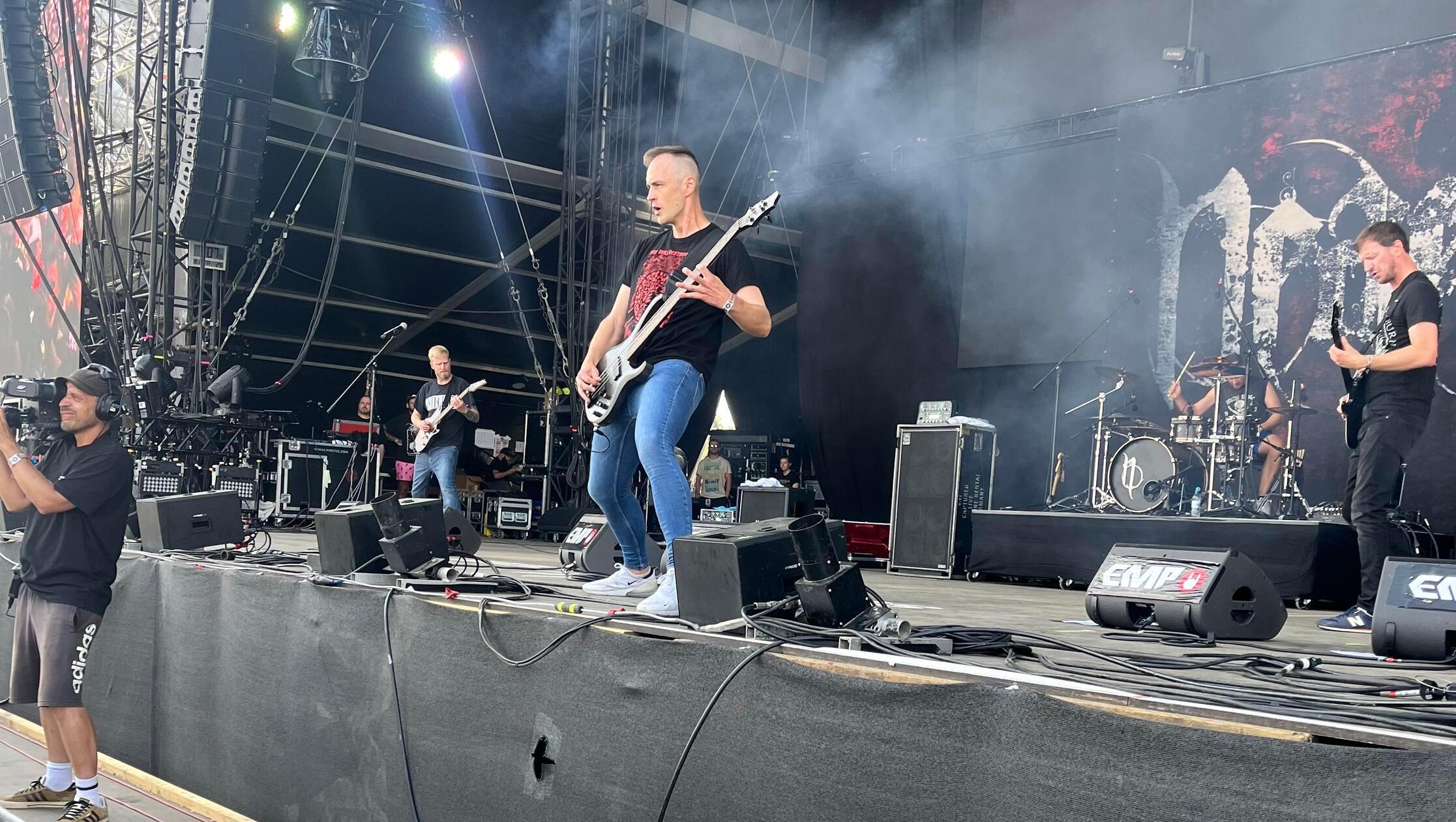 Er und seine Band "Neaera" traten am Freitag auf der Hauptbühne auf.