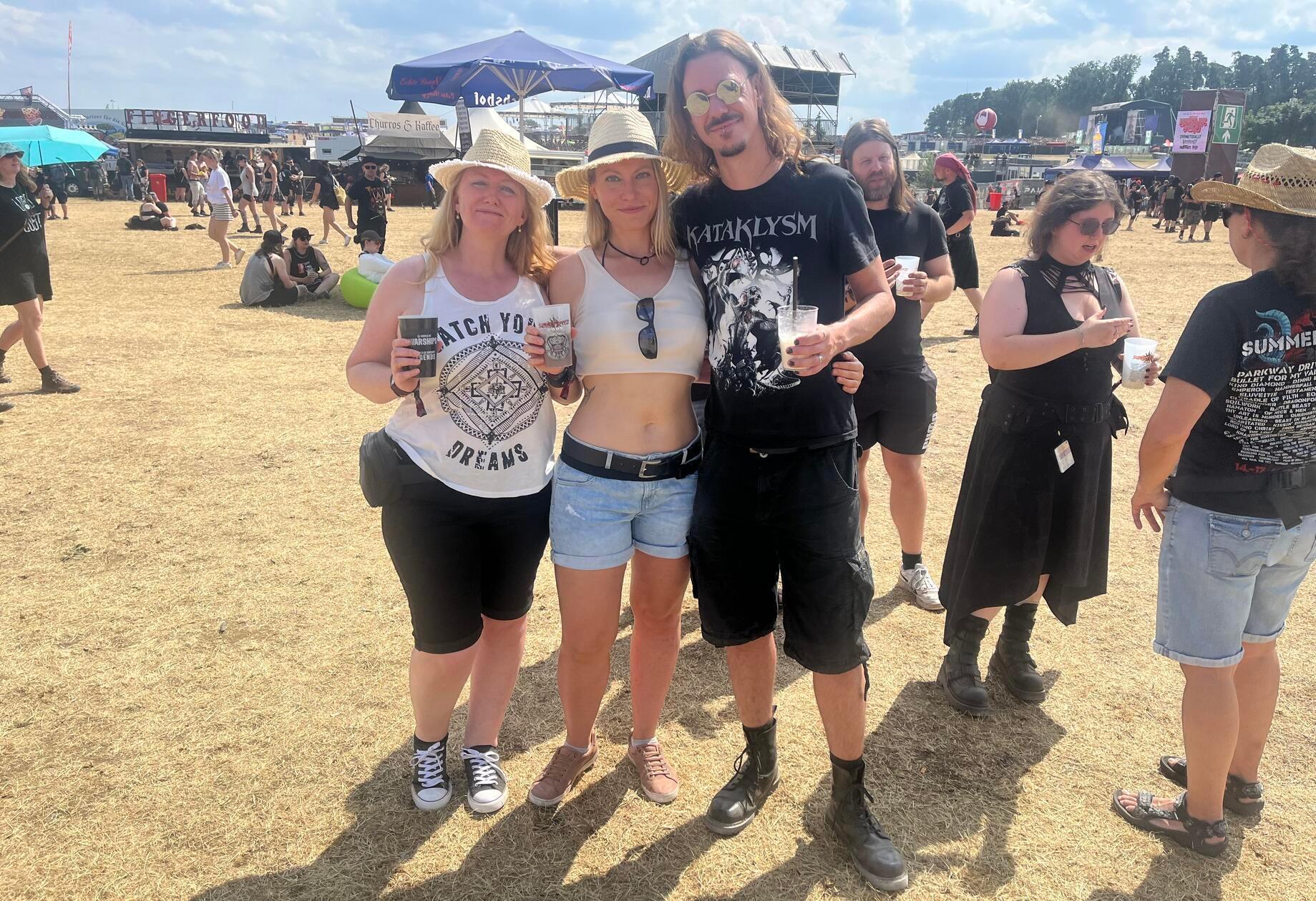 Diese junge Gruppe achtet auf genügend Flüssigkeitzufuhr.