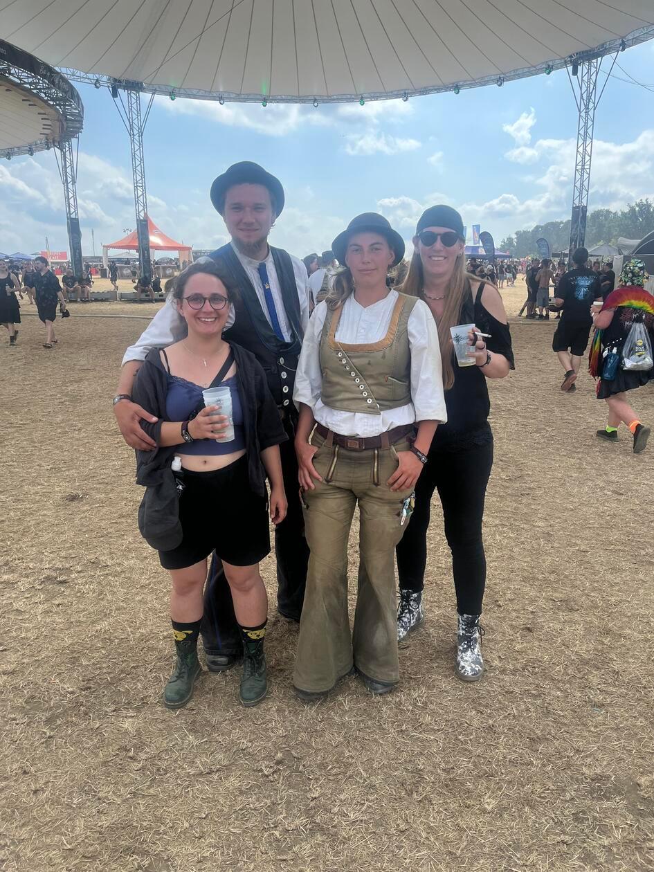 Kein klassisches Bandshirt: Diese Gruppe ist stilbewusst unterwegs.