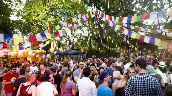 Am Samstag, 24. August, steigt das Indie-Open-Air im Parks, im Stadtpark Nürnberg. Ab 17 Uhr spielen dort DJs Indie-Musik. Tickets für die Veranstaltung gibt es ab 9 Euro.