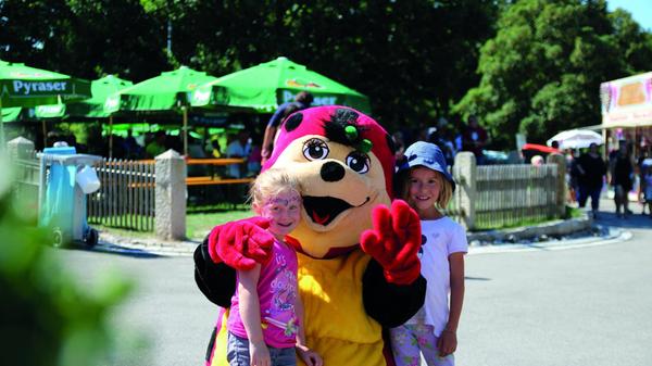 Am Sonntag, 25. August, lädt der Pyraser Gutshof zum Familienfest "Kinderlachen". Von 11 bis 18 Uhr kommen Kinder bei verschiedenen Spielen und Angeboten auf ihre Kosten.