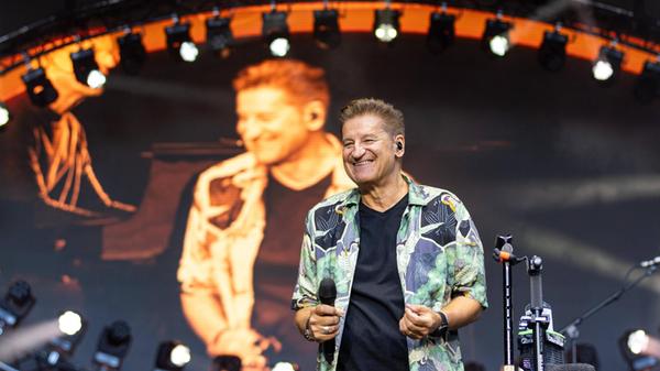Die deutsche Pop-Band Pur kommt am Sonntag, 25. August, nach Coburg und spielt am Schloßplatz ab 19.30 Uhr Hits wie "Lena" oder "Abenteuerland". Tickets gibt es ab rund 68 Euro.