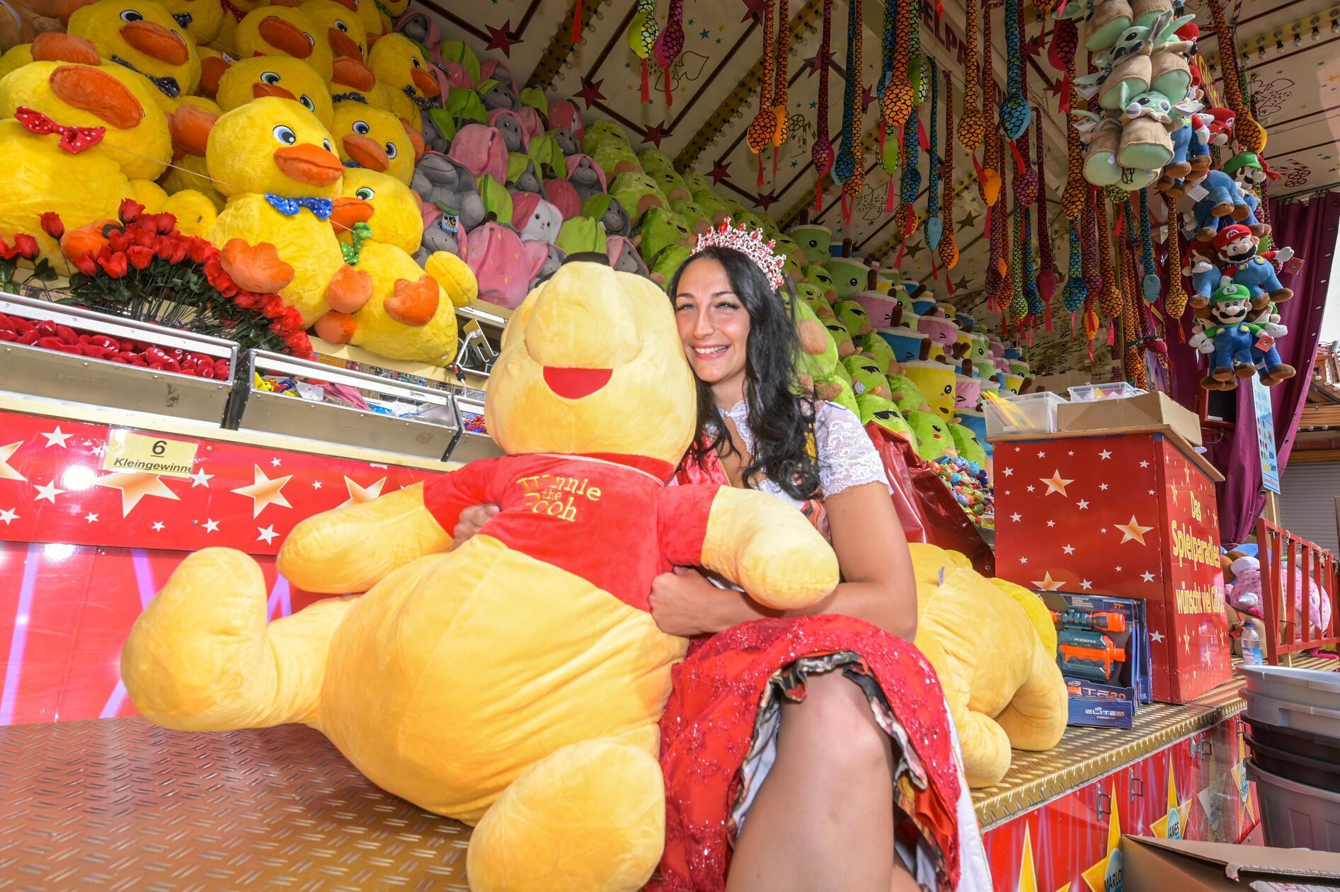 Noch laufen die letzten Vorbereitungen. Am Freitag, 23. August 2024, öffnet das Nürnberger Herbstvolksfest seine Tore.