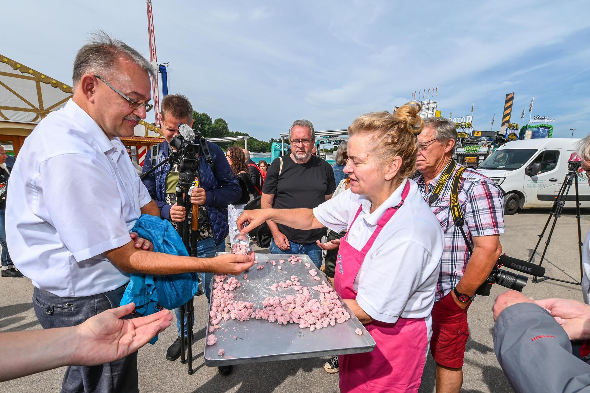 Noch laufen die letzten Vorbereitungen. Am Freitag, 23. August 2024, öffnet das Nürnberger Herbstvolksfest seine Tore.