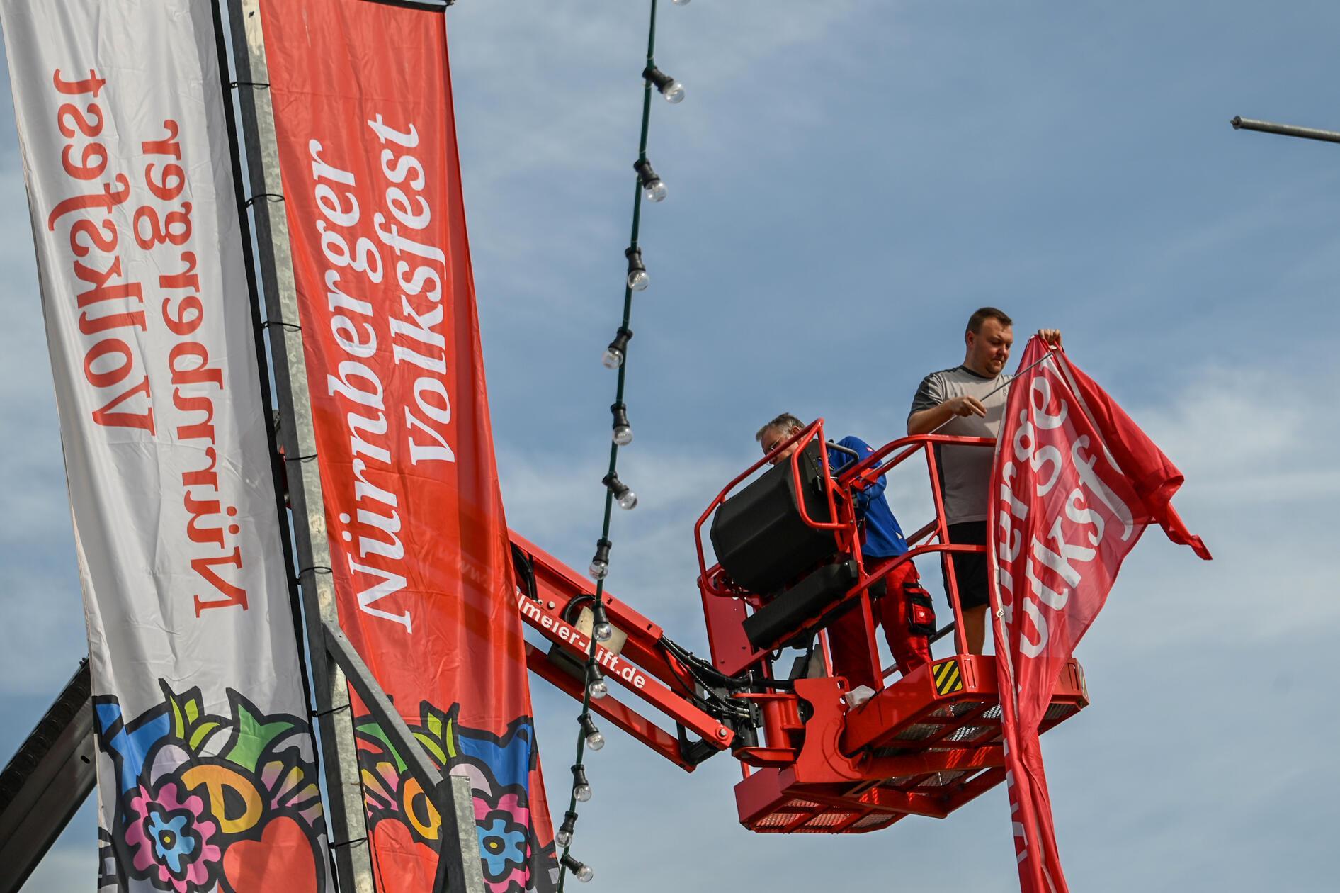 Noch laufen die letzten Vorbereitungen. Am Freitag, 23. August 2024, öffnet das Nürnberger Herbstvolksfest seine Tore.
