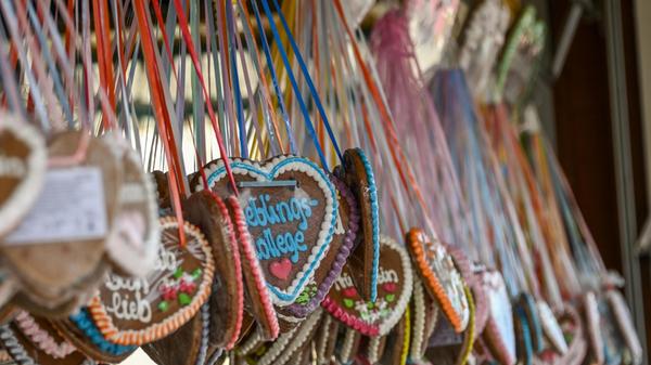 Noch laufen die letzten Vorbereitungen. Am Freitag, 23. August 2024, öffnet das Nürnberger Herbstvolksfest seine Tore.