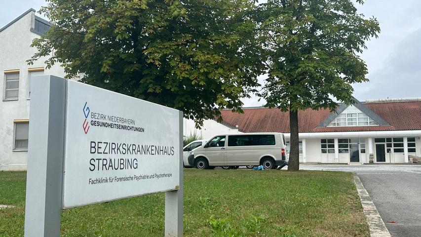 Die Häftlinge waren aus dem Bezirkskrankenhaus Straubing geflohen. Die Häftlinge waren aus dem Bezirkskrankenhaus Straubing geflohen.