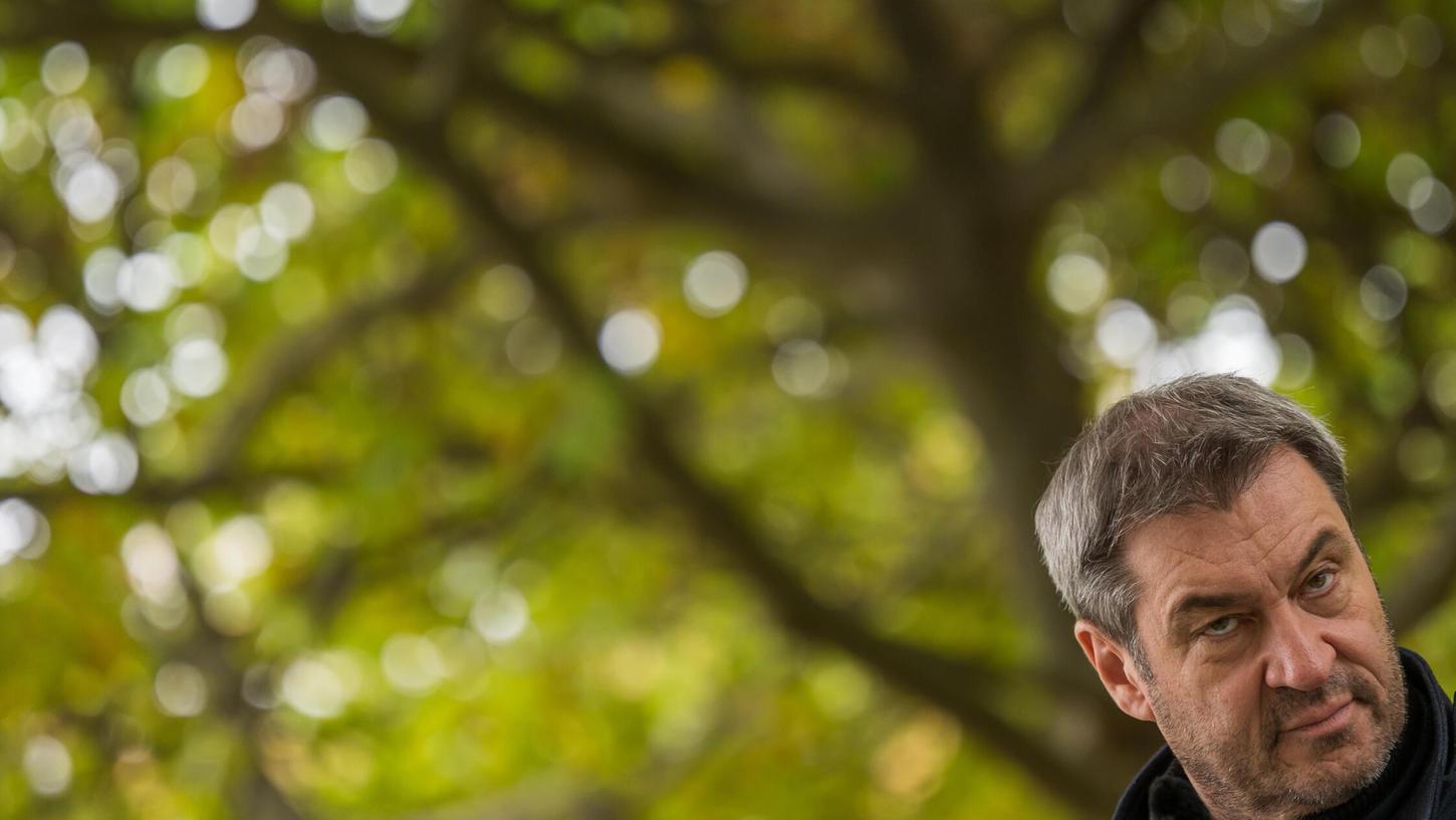 Die Zeiten sind vorbei, in denen Markus Söder aus lauter Liebe zu den Grünen Bäume umarmt hat. Heute geht er auf maximale Distanz zu seinem einstigen Wunschpartner. Dahinter stecken nüchterne Überlegungen. Die Zeiten sind vorbei, in denen Markus Söder aus lauter Liebe zu den Grünen Bäume umarmt hat. Heute geht er auf maximale Distanz zu seinem einstigen Wunschpartner. Dahinter stecken nüchterne Überlegungen.