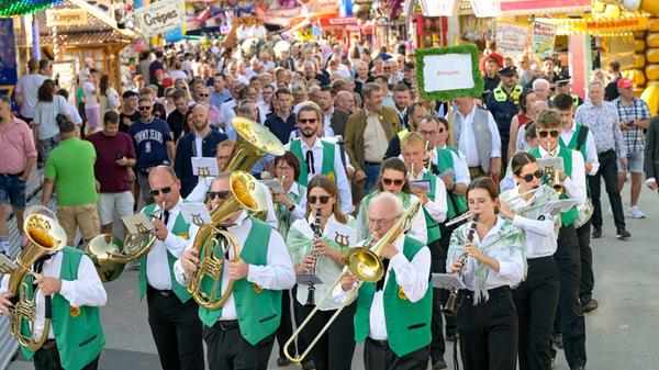 Laut Angaben der Betreiber des Festzelts Papert ändert sich der Preis für einen Liter Bier im Vergleich zum Frühlingsfest nicht und kostet weiterhin 11,90 Euro.