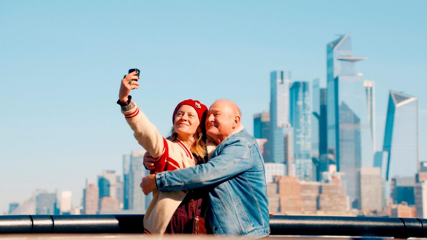 Sind Alexander Kirchner (Burghart Klaußner) und Greta Brenner (Caroline Peters) für einander bestimmt? Sind Alexander Kirchner (Burghart Klaußner) und Greta Brenner (Caroline Peters) für einander bestimmt?