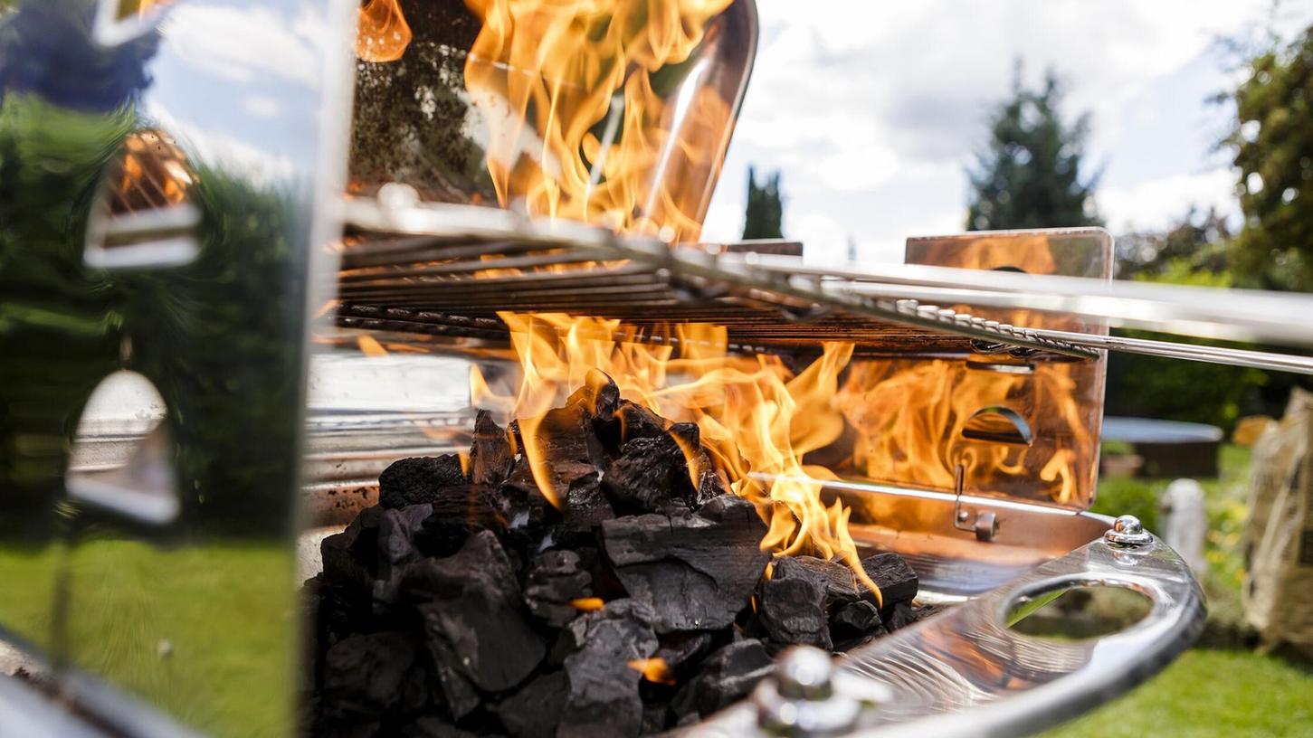 Holzkohle, Grillzange, Anzünder, Fleisch - an alles gedacht? Holzkohle, Grillzange, Anzünder, Fleisch - an alles gedacht?