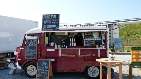 Am Freitag, 30. August, (16-22 Uhr) kehrt das Foodtruck-Festival nach Forchheim zurück. Neben der Hauptattraktion - den Foodtrucks - gibt es dort Live-Musik, Straßenkünstler und Kinderprogramm. Auch am Samstag, 31. August, (12-22 Uhr) und Sonntag, 1. September, (12-19 Uhr) stehen die Foodtrucks am Ausstellungsgelände in der Boschstraße bereit.