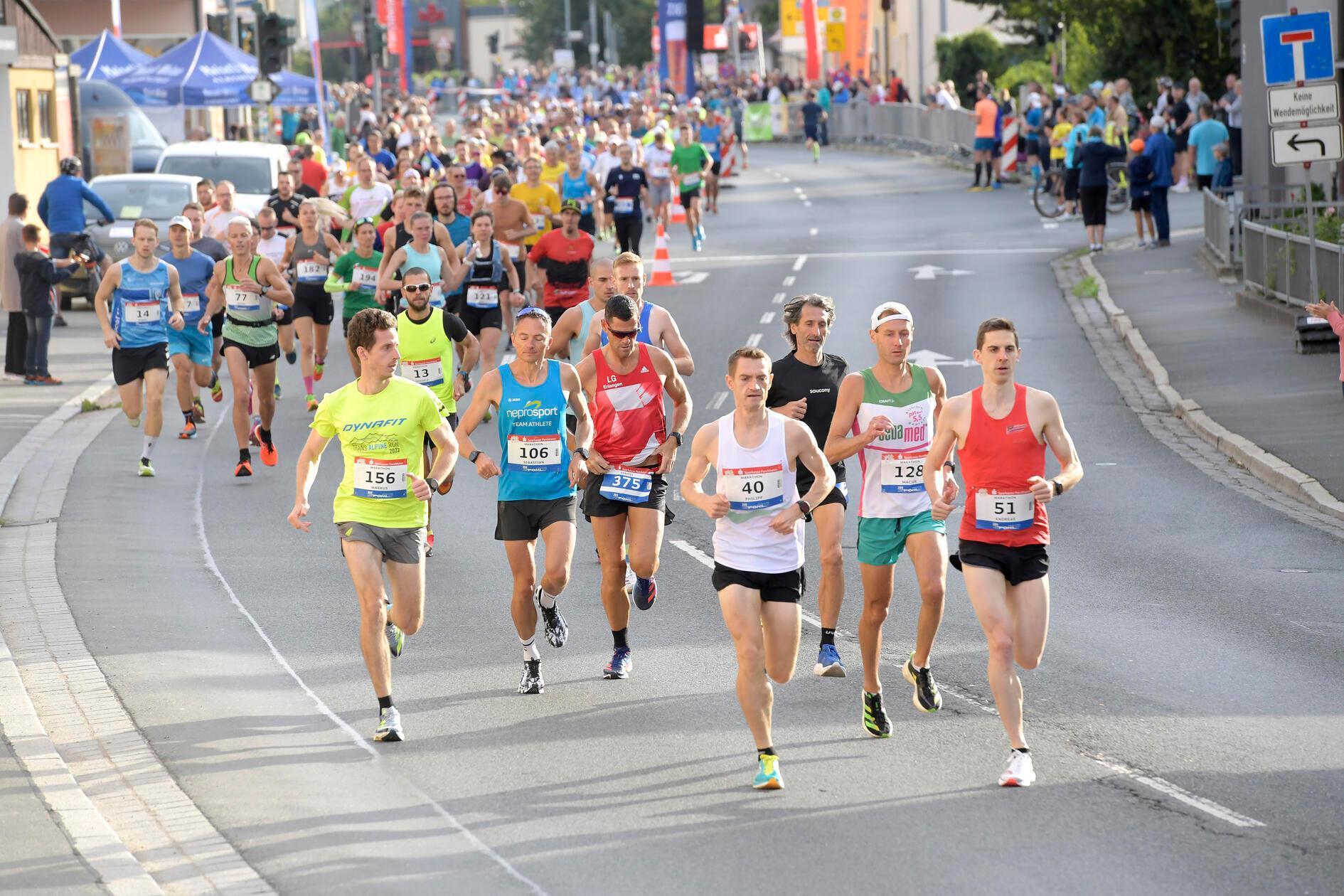 Jedes Jahr im September findet der Fränkische Schweiz-Marathon um das Walberla und der Neideck statt. Am Sonntag, 1. September, laufen und fahren Sportler jeden Alters den gesamten Tag entlang an Dörfer, Burgen, Felsen und Festen.