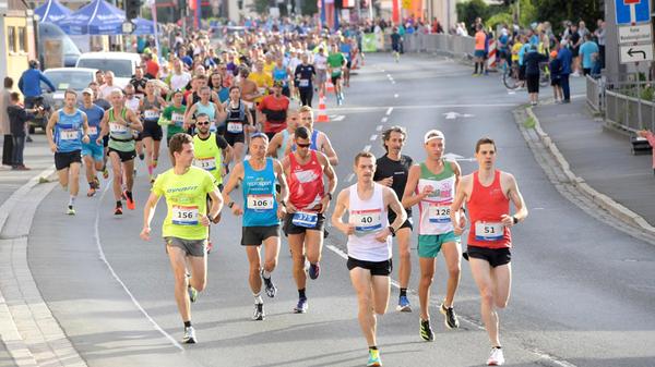 Jedes Jahr im September findet der Fränkische Schweiz-Marathon um das Walberla und der Neideck statt. Am Sonntag, 1. September, laufen und fahren Sportler jeden Alters den gesamten Tag entlang an Dörfer, Burgen, Felsen und Festen.