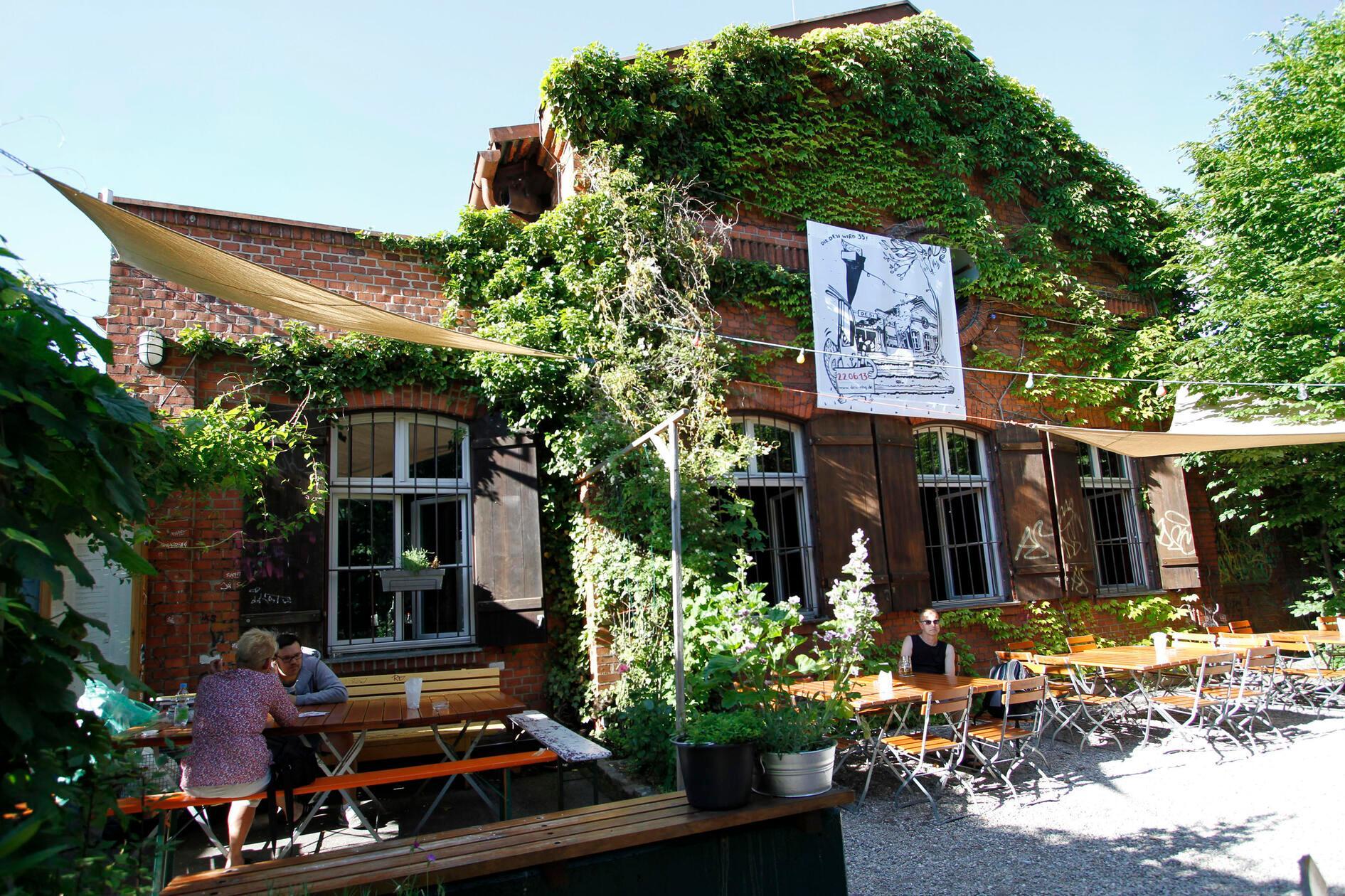 "Careless Air" kommt am Sonntag, 1. September, in den Biergarten der Desi und sorgt beim "Biergarten DJing" ab 16 Uhr für Stimmung. Der Eintritt der Veranstaltung erfolgt auf Spendenbasis.