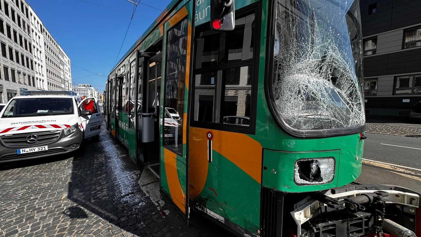 In Nürnberg kam es zu einem schweren Verkehrsunfall. In Nürnberg kam es zu einem schweren Verkehrsunfall.