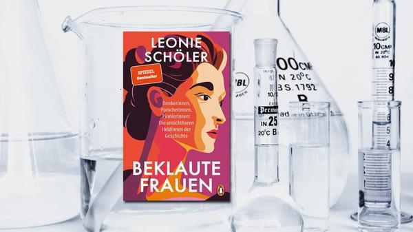 Hinter jedem erfolgreichen Mann steht eine starke Frau. Oder eine, die seinen Schatten nicht verlassen darf. Wie Eleanor Marx, die selbst politisch aktiv war, aber der Nachwelt nur durch ihren Vater Karl Marx bekannt ist. Oder Clara Immerwahr, die erste Deutsche, die einen Doktortitel in Chemie erhielt, aber nach ihrer Heirat mit Fritz Haber aufhören musste zu arbeiten. Ob in Wissenschaft, Kunst oder Politik: Frauen durften lange nur Sekretärinnen, Muse oder Ehefrau sein. Ihr Anteil an den Arbeiten der Männer wurde gezielt verschwiegen. "Beklaute Frauen" von Leonie Schöler ist ein Buch, das wütend macht - und dank zahlreicher Fußnoten und Leseempfehlungen dazu einlädt, sich weiter zu informieren. (Penguin, 22 Euro) Marlene Weyerer