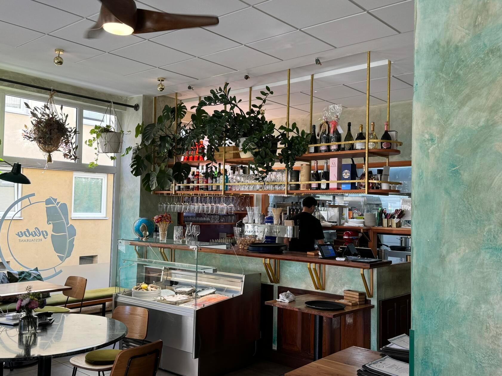 An der Theke gibt es allerdings Neuigkeiten, unter anderem frische Austern, wöchentlich frische Fischgerichte und Steaks stehen nun auf der Karte.