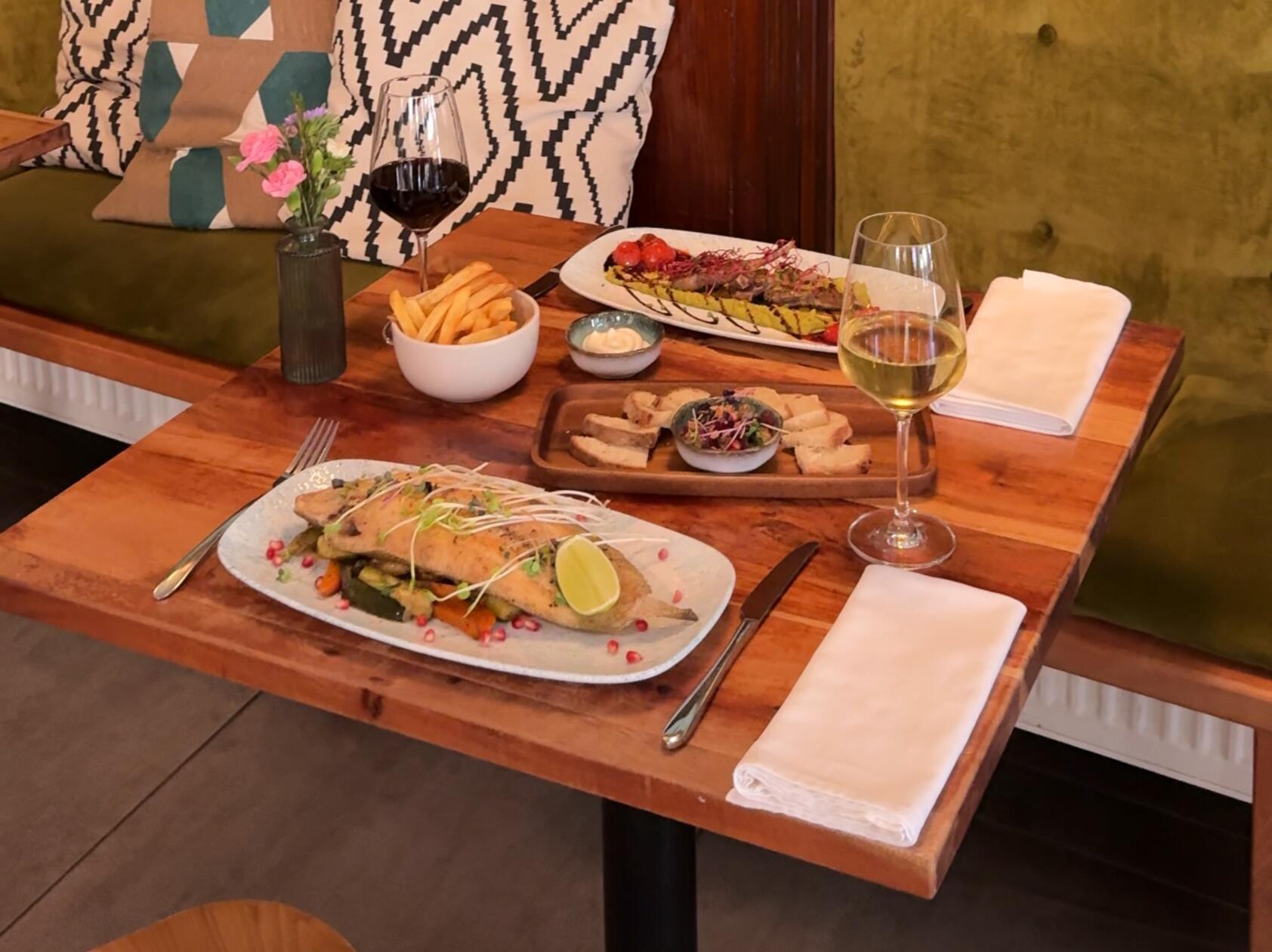 Das Lammkarree auf Erbsenpüree kommt auf stolze 38,80 Euro.