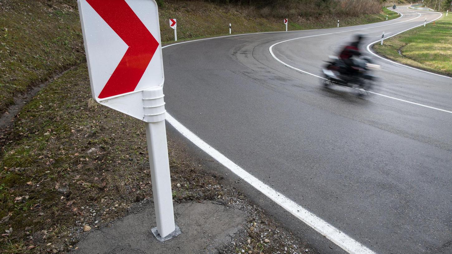 Die beiden Biker haben müssen sich gleich wegen mehrerer Vergehen verantworten (Symbolbild). Die beiden Biker haben müssen sich gleich wegen mehrerer Vergehen verantworten (Symbolbild).