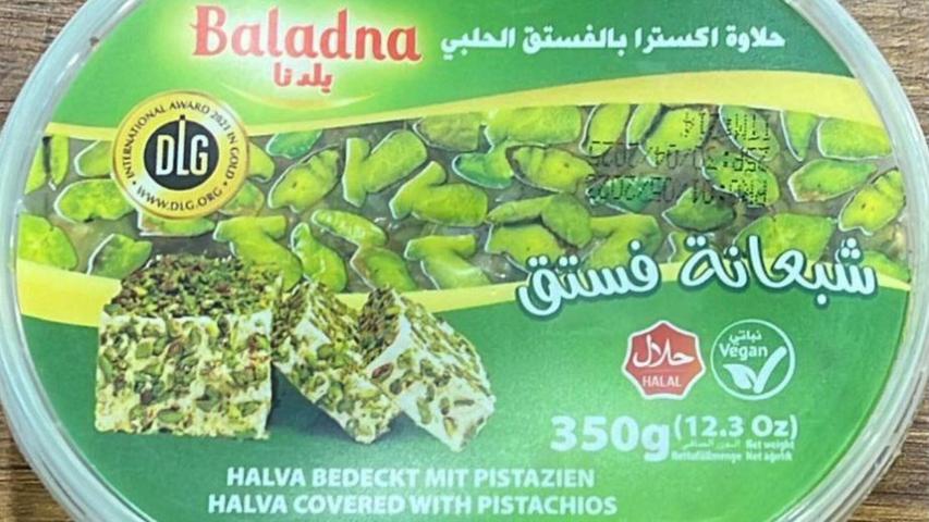 Das Produkt "Halva bedeckt mit Pistazien" der Marke Baladna wird aktuell zurückgerufen. Halva ist eine Süßwarenspezialität, dessen Grundmasse aus einem Mus aus Ölsamen und Honig besteht. Oft wird auch Zucker oder Glucosesirup benutzt. Das Produkt "Halva bedeckt mit Pistazien" der Marke Baladna wird aktuell zurückgerufen. Halva ist eine Süßwarenspezialität, dessen Grundmasse aus einem Mus aus Ölsamen und Honig besteht. Oft wird auch Zucker oder Glucosesirup benutzt.