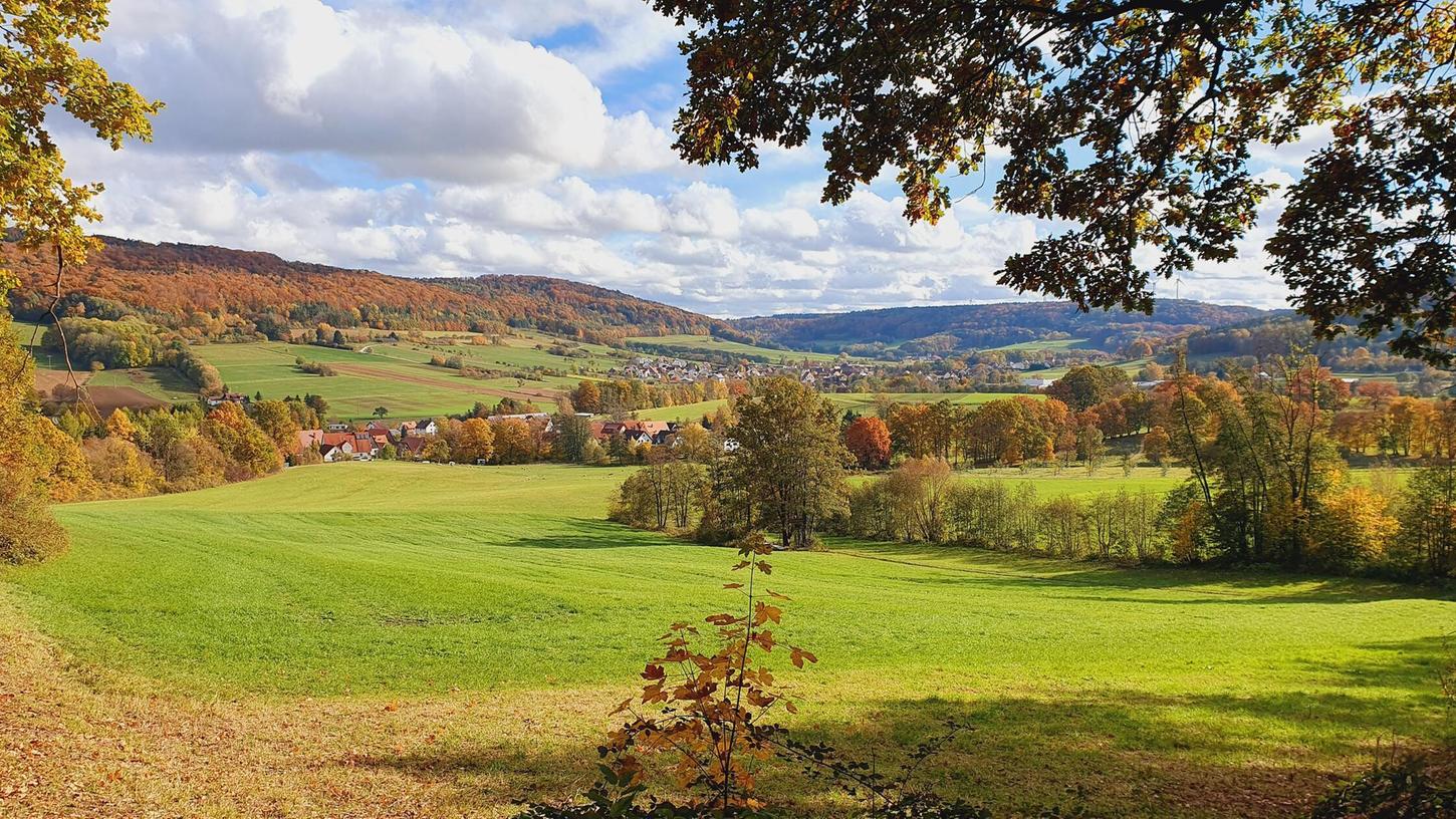 Im Nürnberger Land gibt es zahlreiche Wanderungen mit atemberaubenden Ausblicken. Im Nürnberger Land gibt es zahlreiche Wanderungen mit atemberaubenden Ausblicken.