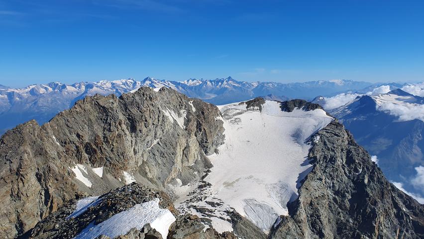 Der Aufstieg wird belohnt: Diesen Blick konnten die Teilnehmer des Weißenburger Alpenvereins in der Schweiz genießen. Der Aufstieg wird belohnt: Diesen Blick konnten die Teilnehmer des Weißenburger Alpenvereins in der Schweiz genießen.