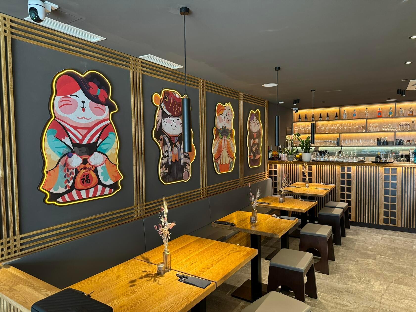 Die Einrichtung ist eindeutig von der japanischen Kultur inspiriert.