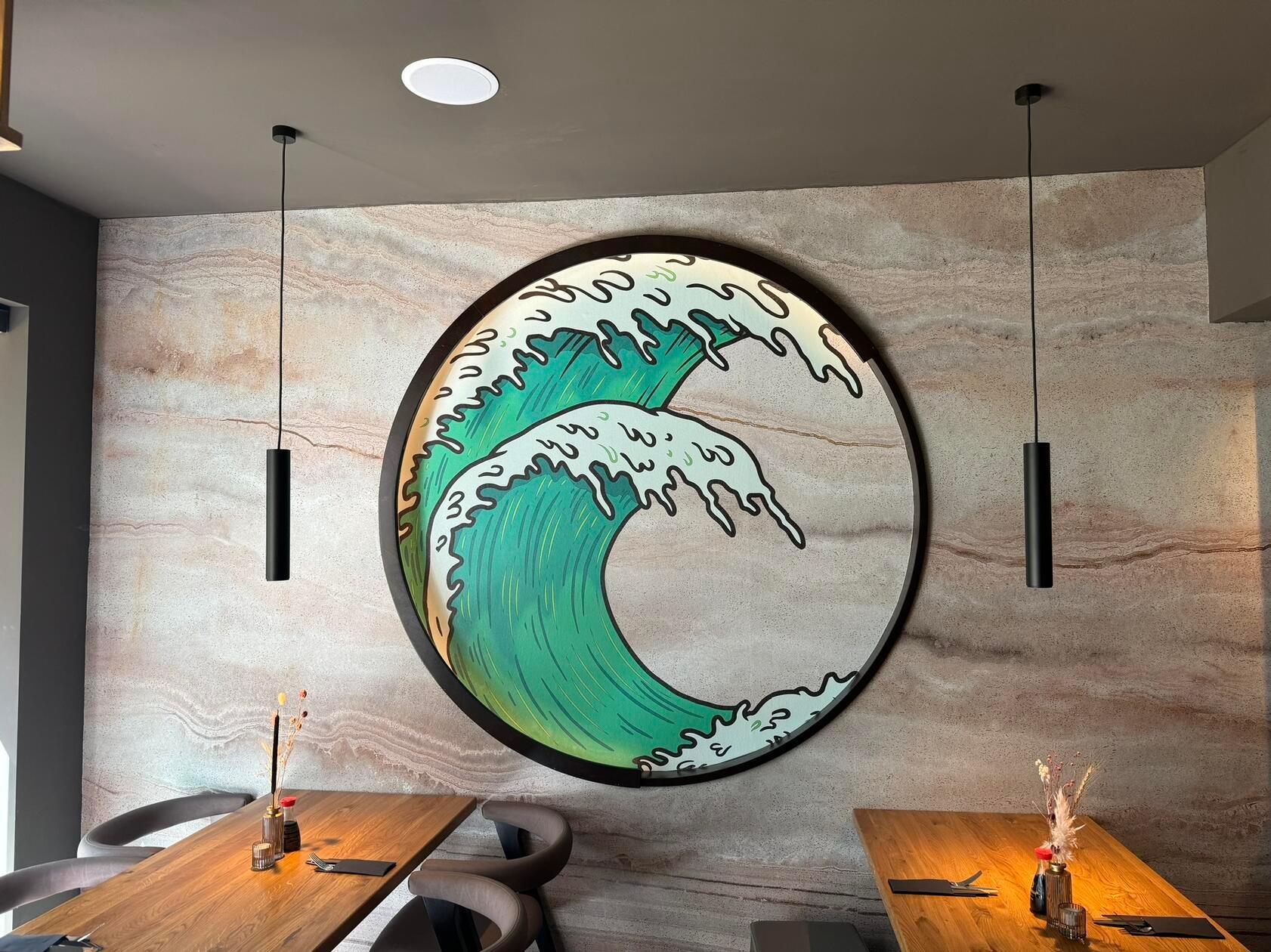 Auch die Welle - eines der bekanntesten japanischen Motive - taucht als Dekoelement auf.